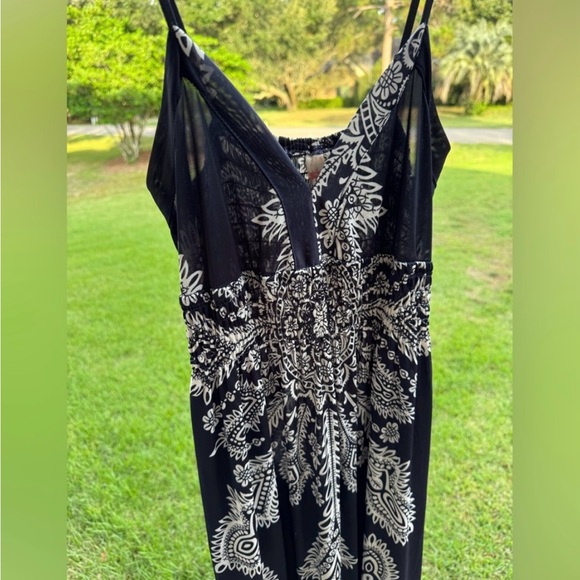 Elegant Navy and White Spaghetti Strap Dress - Picture 11 of 13